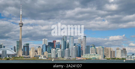 Panoramablick von der Toronto Islands der sehr modernen Stadtzentrum Stadtzentrum von Toronto Ontario Kanada. Stockfoto