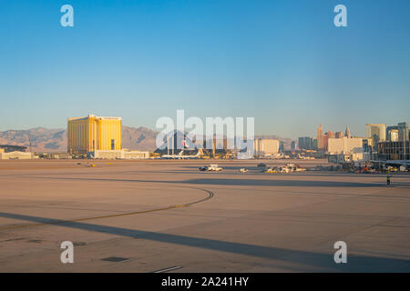 Las Vegas, 25.August: Blick aus einem Flugzeug Der internationale Flughafen McCarran am 25.August 2019 in Las Vegas, Nevada Stockfoto