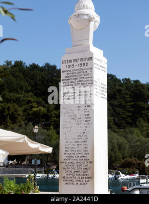 Das Kriegerdenkmal in Gaios Stadt Paxos Griechische Inseln Griechenland Stockfoto