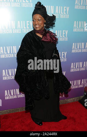 *** Foto *** Grammy award-winning Opernsängerin Jessye Norman ist vergangen. New York, NY - 30. November - Opernsängerin Jessye Norman am Alvin Ailey American Dance Theater Opening Night Gala Nutzen gehalten am New York City Center am 30. November 2011 in New York City. © MPI 43/MediaPunch Inc. Stockfoto