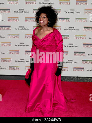 *** Foto *** Grammy award-winning Opernsängerin Jessye Norman ist vergangen. Jessye Norman kommt für die formale Artist Abendessen im United States State Department in Washington, DC am Samstag, 4. Dezember 2010. Credit: Ron Sachs/CNP/MediaPunch Stockfoto