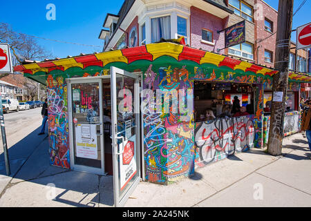 Toronto, Kanada - 5 Mai, 2019: Kensington Market, ein markanter multikulturellen Viertel in der Innenstadt von Toronto, einem nationalen historischen Ort Stockfoto