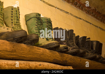 Alte japanische imperiale Armee Stiefel aus dem Zweiten Weltkrieg auf dem Display Stockfoto