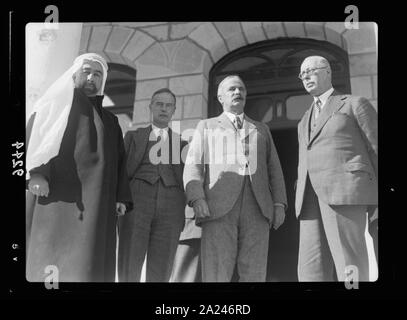 Palästina Unruhen 1936. Mitglieder der Königlichen Kommission unterhalten von S.H. Der Emir Abdullah in seinem Palast, am 11. Januar 1937 Stockfoto