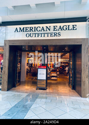 Orlando, FL/USA -9/30/19: Ein American Eagle Clothing Store in einem Einkaufszentrum. American Eagle Outfitters ist eine US-amerikanische Lifestyle Marke am Ziel Stockfoto