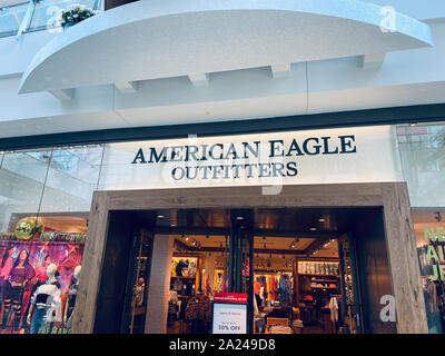 Orlando, FL/USA -9/30/19: Ein American Eagle Clothing Store in einem Einkaufszentrum. American Eagle Outfitters ist eine US-amerikanische Lifestyle Marke am Ziel Stockfoto