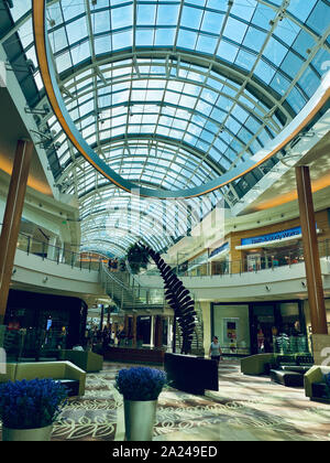 Orlando, FL/USA -9/30/19: Ein Blick auf das Atrium in Millenia Mall in Orlando, Florida. Stockfoto