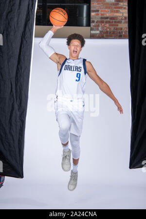 September 30, 2019: Dallas Mavericks vorwärts Jesaja Roby #9 stellt während der Dallas Mavericks Medien Tag im American Airlines Center in Dallas, TX statt Stockfoto