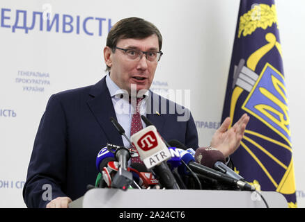 Kiew, Kiew, Ukraine. 7 Mär, 2019. (EDITOR'S NOTE: Dies ist eine Datei und Foto) Generalstaatsanwalt der Ukraine Jurij Luzenko spricht während einer Pressekonferenz in Kiew. In einem Interview der BBC-Journalist am 30. September veröffentlicht, 2019 auf der Website der BBC: Sind Sie bereit, über die Amtsenthebung von Präsident Trumpf in den USA zu bezeugen? Jurij Luzenko beantwortet: Warum nicht. Ich bin ganz offen und weiß, dass alle meine Handlungen zugelassen waren, alle meine Aussagen zugelassen waren, bin ich vor nichts Angst. Ich fürchte, für mein Land, weil es scheint, dass die Ukraine nun Opfer hat zu einem großen amerikanischen Sturm gesunken. Ich möchte zu schützen. Stockfoto