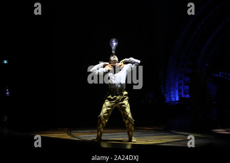 Sydney, Australien. 1. Oktober 2019. Cirque du Soleil Produktion KURIOS - Kabinett der Kuriositäten im Entertainment Viertel, Moore Park, Credit: Richard Milnes/Alamy leben Nachrichten Stockfoto