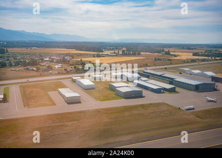 Luftaufnahme der Glacier Park International Airport bei Montana Stockfoto