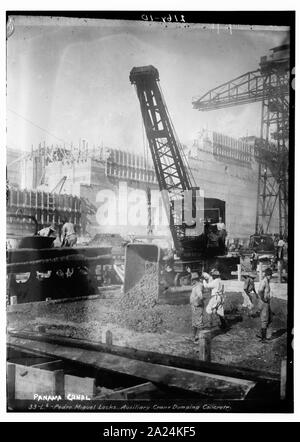 Pedro Miguel Schlösser. Aux Kran konkrete Dumping, Panama Canal. Stockfoto