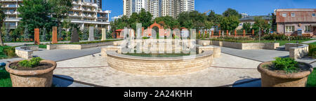 Odessa, Ukraine - 09.23.2019. Brunnen im Speicher Platz in der Nähe der Armenischen Apostolischen Kirche ist die nationale Kirche des armenischen Volkes. Teil von Stockfoto