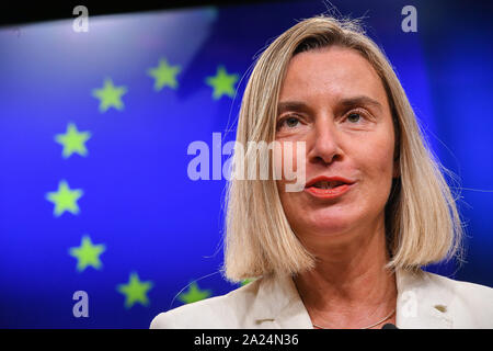 Brüssel, Belgien. 30 Sep, 2019. Federica Mogherini, der Hohe Vertreter der Europäischen Union für Außen- und Sicherheitspolitik und Vizepräsidentin der Europäischen Kommission, spricht auf einer gemeinsamen Pressekonferenz mit Maia Sandu (nicht im Bild), der Premierminister der Republik Moldau, nach einer Tagung des Assoziationsrates EU-Republik Moldau in Brüssel, Belgien, Sept. 30, 2019. Credit: Riccardo Pareggiani/Xinhua/Alamy leben Nachrichten Stockfoto