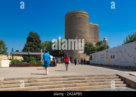 Aserbaidschan, Baku, 20. September 2019 Touristen auf den Straßen der Altstadt. Stockfoto