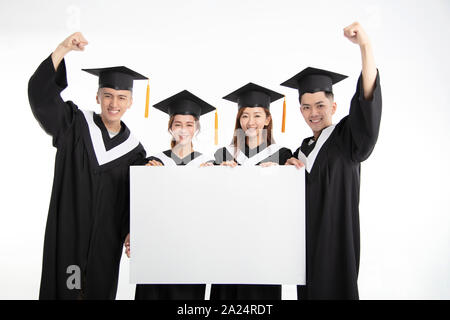 Junge Gruppe von Studenten präsentieren leer Banne Stockfoto