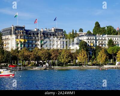 Hotel Beau-Rivage Palace vom Quai de Belgique gesehen, Waterside am Ufer des Genfer Sees in Lausanne, Schweiz. Stockfoto