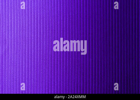 Dekorativer Hintergrund lila, violett, gestreifte Textur horizontale Gradienten. Wallpaper Kunst Design Stockfoto