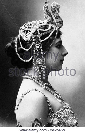 (Margaretha Geertruida bin argreet' MacLeod) Mata Hari (1876 - 15. Oktober 1917), ein niederländischer exotische Tänzerin und Kurtisane, verurteilt, ein Spion für Deutschland während des Ersten Weltkrieges ausgeführt von erschießungskommando in Frankreich. Stockfoto