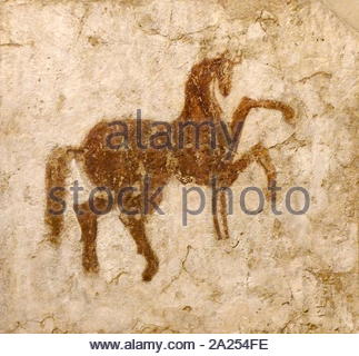 Bemalte wand Fries aus der Kathedrale von Faras, die 7-10 th Jahrhundert N.CHR. stammt. Faras war eine große Stadt in der Unteren Nubien. Die Website der Stadt, an der Grenze zwischen modernen Ägypten und Sudan am Wadi Halfa Salient, wurde durch den Lake Nasser in den 60er Jahren geflutet und ist nun dauerhaft unter Wasser. Vor diesem Hochwasser, umfangreiche archäologische Arbeit wurde von einem polnischen archäologischen Team unter der Leitung von Professor Kazimierz Michalowski durchgeführt. Die Stadt erreichte ihren Höhepunkt während der christliche Periode von Nubien. Stockfoto