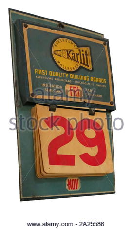 Wand Kalender verwendet von Howard Carter, an seinem Haus, während er in der West Bank in der Nähe von Luxor, während seiner Grabungen in Ägypten verbracht. Howard Carter Haus ist erkennbar an seinem Kuppeldach und üppig grüne Gärten rund um das Hotel Das Haus ist ein Museum ist, ist in seiner ursprünglichen Form und der Innenraum noch Wohnungen alle ursprünglichen Tools, Karten, alten Plattenspieler mit Datensätzen, die Carter damals gespielt, antike Originale Möbel und eine Nachbildung des Grabes von Tut-ench-Amun, die Carter entdeckt. Stockfoto