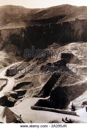 1922 Foto von Eingang zu KV 62, das Grab des jungen Pharao Tutanchamun im Tal der Könige, jetzt ist bekannt für die Fülle von wertvollen Antiquitäten. Das Grab wurde 1922 von Howard Carter entdeckt Stockfoto