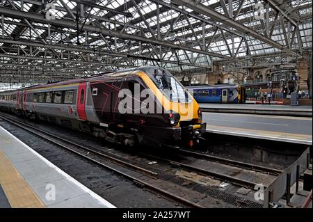 Ein Cross Country Klasse 200 Voyager wartet Hauptbahnhof Glasgow, Schottland zu verlassen. Stockfoto