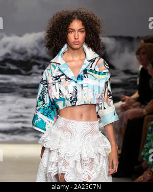 New York, NY-Sept 09, 2019: ein Modell geht der Start- und Landebahn an der Zimmermann Frühling Sommer 2020 Fashion Show Stockfoto