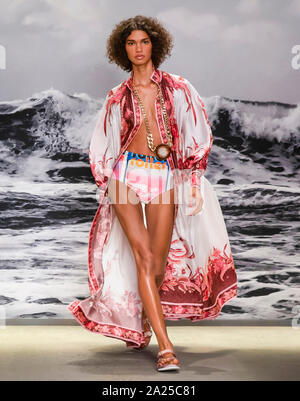 New York, NY-Sept 09, 2019: Barbara Valente geht der Start- und Landebahn an der Zimmermann Frühling Sommer 2020 Fashion Show Stockfoto