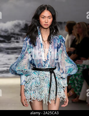 New York, NY-Sept 09, 2019: ein Modell geht der Start- und Landebahn an der Zimmermann Frühling Sommer 2020 Fashion Show Stockfoto