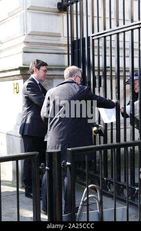 Andy Burnham visits Downing Street für eine "Messer Kriminalität Gipfeltreffen vom April 2019. Andrew Burnham; die britischen Labour-Abgeordneten und die Kooperative Politiker; Bürgermeister von Greater Manchester seit Mai 2017. Zuvor war er Mitglied des Parlaments (MP) Stockfoto