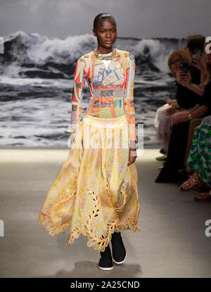 New York, NY-Sept 09, 2019: ein Modell geht der Start- und Landebahn an der Zimmermann Frühling Sommer 2020 Fashion Show Stockfoto