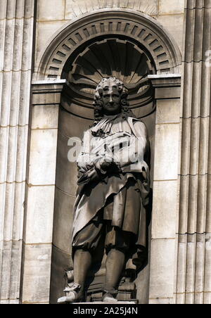 Skulptur von: Francois-Joseph Talma (1763-1826), französischer Schauspieler; Louvre Fassade, Paris, Frankreich Stockfoto