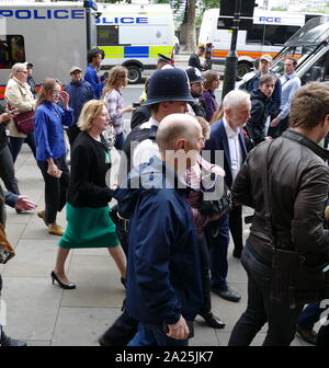 Labour-führer Jeremy Corbyn verlassen eine Demonstration in Whitehall und Trafalgar Square London während der Staatsbesuch von US-Präsident Donald Trump nach Großbritannien; Juni 2019 Stockfoto