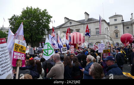 Demonstrationen in Whitehall und Trafalgar Square London während der Staatsbesuch von US-Präsident Donald Trump nach Großbritannien; Juni 2019 Stockfoto