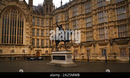 Richard I, Statue von Carlo Marochetti, außerhalb der Palast von Westminster, Parlament, London United Kingdom. Richard I (8. September 1157 bis 6. April 1199) war König von England von 1189 bis zu seinem Tod. Stockfoto