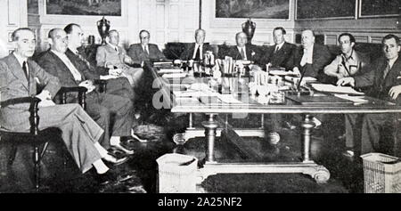 Foto der ersten Ministerrat unter dem Vorsitz von Francisco Largo Caballero. Francisco Largo Caballero (1869-1946) ein spanischer Politiker und Gewerkschafter. Stockfoto