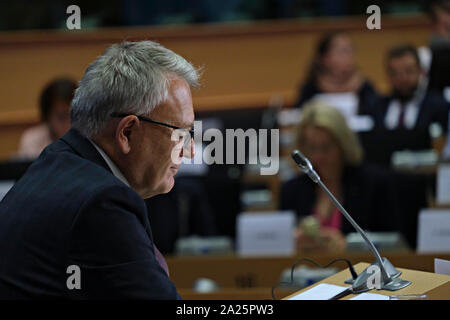 Brüssel, Belgien. 1. Oktober 2019. Die europäischen Arbeitsplätze der designierte Kommissar Nicolas Schmit von Luxemburg beantwortet Fragen während ihrer Anhörung im Europäischen Parlament. Stockfoto