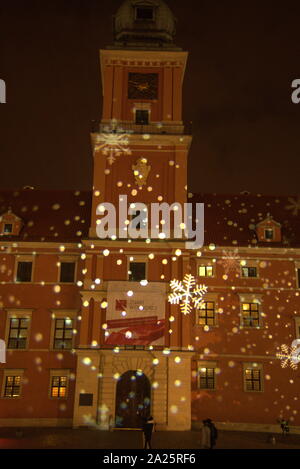 Weihnachten Lichter schmücken das Königliche Schloss in Warschau, in der Burg entfernt, am Eingang des Warschauer Altstadt Stockfoto