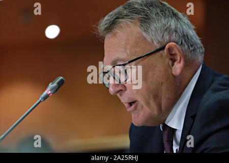 Brüssel, Belgien. 1. Oktober 2019. Die europäischen Arbeitsplätze der designierte Kommissar Nicolas Schmit von Luxemburg beantwortet Fragen während ihrer Anhörung im Europäischen Parlament. Stockfoto