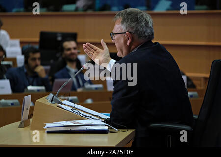 Brüssel, Belgien. 1. Oktober 2019. Die europäischen Arbeitsplätze der designierte Kommissar Nicolas Schmit von Luxemburg beantwortet Fragen während ihrer Anhörung im Europäischen Parlament. Stockfoto