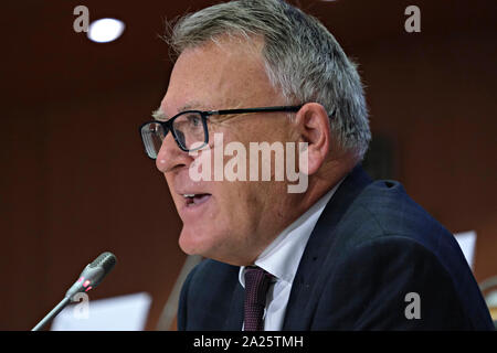 Brüssel, Belgien. 1. Oktober 2019. Die europäischen Arbeitsplätze der designierte Kommissar Nicolas Schmit von Luxemburg beantwortet Fragen während ihrer Anhörung im Europäischen Parlament. Stockfoto