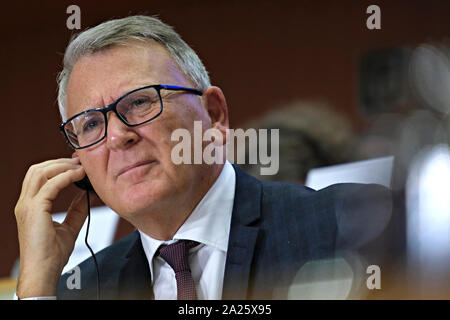 Brüssel, Belgien. 1. Oktober 2019. Die europäischen Arbeitsplätze der designierte Kommissar Nicolas Schmit von Luxemburg beantwortet Fragen während ihrer Anhörung im Europäischen Parlament. Stockfoto