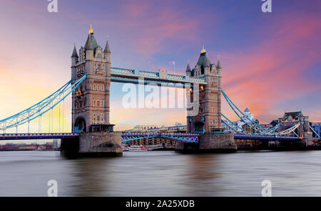 Die Tower Bridge in London, Großbritannien Stockfoto
