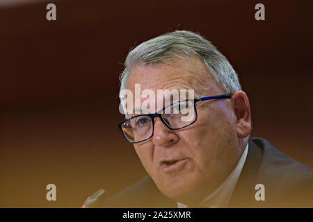 Brüssel, Belgien. 1. Oktober 2019. Die europäischen Arbeitsplätze der designierte Kommissar Nicolas Schmit von Luxemburg beantwortet Fragen während ihrer Anhörung im Europäischen Parlament. Stockfoto