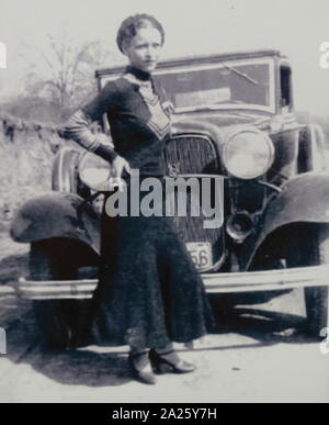 Ein Foto von Bonnie Parker. Bonnie Elizabeth Parker (1910-1934) und Clyde Chestnut Barrow (1909-1934) amerikanischer Straftäter, die sich rund um den zentralen Staaten der USA mit ihrer Bande während der Großen Depression gereist. Stockfoto