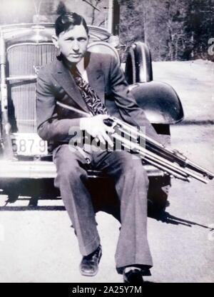 Ein Foto von Clyde Barrow. Clyde Chestnut Barrow (1909-1934), Ein amerikanischer Verbrecher, um die mittleren Staaten der USA mit Bonnie Parker und ihrer Bande während der Großen Depression gereist. Stockfoto