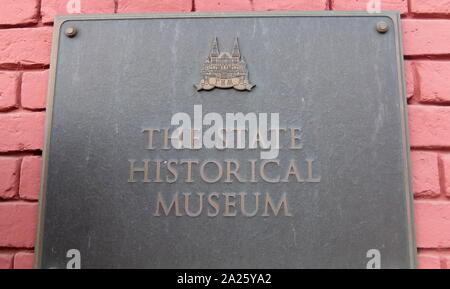 Von außen das Staatliche Russische Museum, früher das Russische Museum Seiner Kaiserlichen Majestät Alexander III, befindet sich am Platz der Künste in St. Petersburg, ist die weltweit größte Depotbank der russischen Kunst. Stockfoto