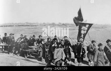 Der Lange Marsch (Oktober 1934 - Oktober 1935) war ein militärischer Rückzug der Roten Armee der Kommunistischen Partei Chinas, dem Vorläufer der Volksbefreiungsarmee, die Verfolgung der Kuomintang (KMT oder Chinesischen Nationalistischen Partei) Armee zu entziehen. Stockfoto