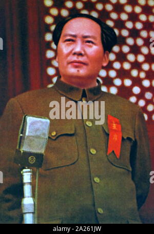 Der Vorsitzende Mao die Verkündigung der Gründung der Volksrepublik China am 1. Oktober in Peking. (1949). Mao Zedong (1893 - 1976), auch als Chairman Mao bekannt, eine chinesische Kommunistische Revolutionäre war, der Gründervater wurde von der Volksrepublik China (nachstehend "VR China" genannt), die er als Vorsitzender der Kommunistischen Partei Chinas von der Gründung 1949 bis zu seinem Tod 1976 regierte. Stockfoto